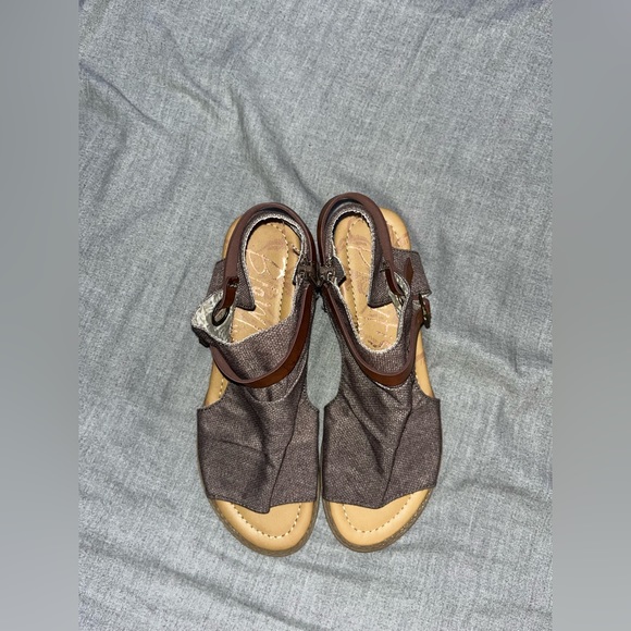 Sandles - Picture 2 of 4